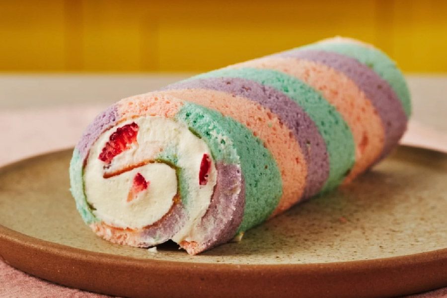 Arrollado Multicolor Relleno De Frutillas